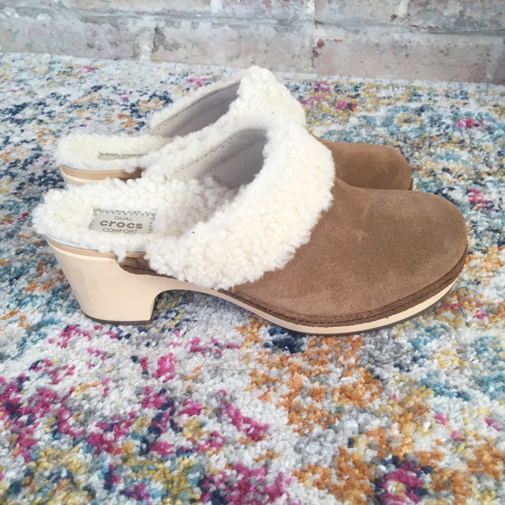 🌿Crocs | Tan Sherpa Clog Heels